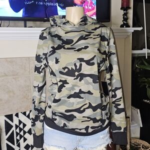 NWT. Soho Sport Women's Camouflage Hooded Fleece Sweatshirt. Size SMALL.
